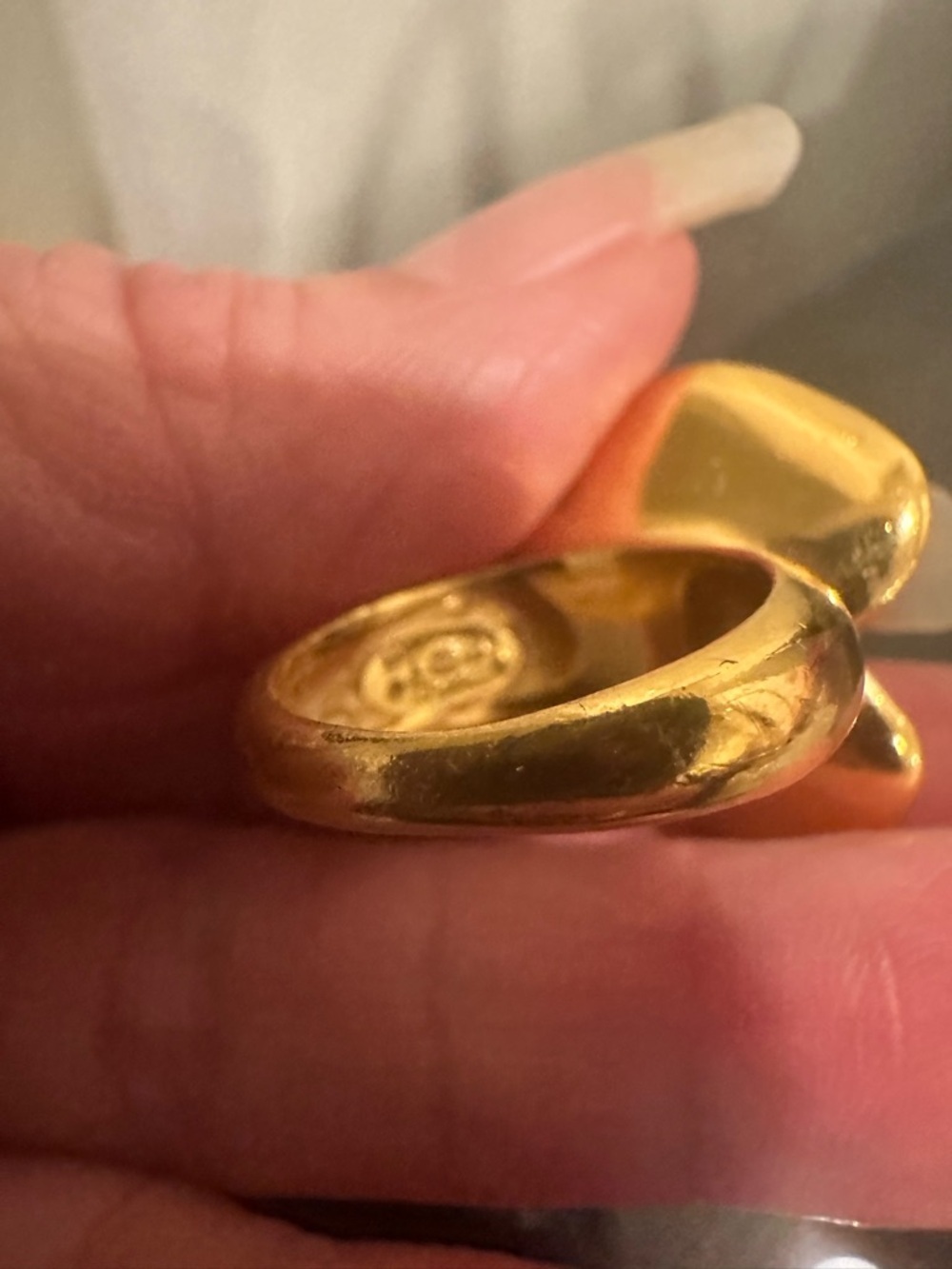CHANEL Gold-Tone Pearl Camellia Ring - Picture 5 of 8